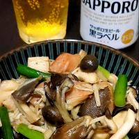 5種のきのこ＆ニンニクの芽炒め